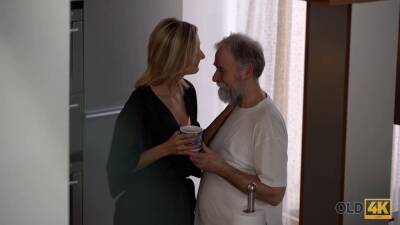New day begins for blonde and her mature husband with hot sex - sexu.com