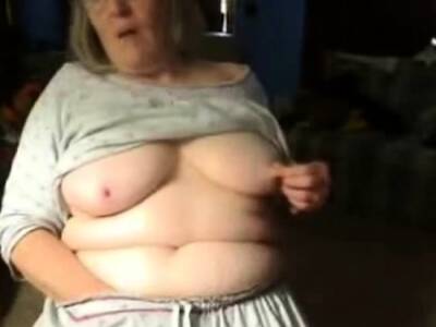 Dirty granny has fun on web cam. Amateur older - drtuber.com