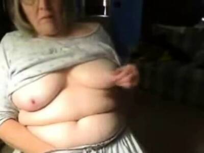 Dirty granny has fun on web cam. Amateur older - drtuber.com