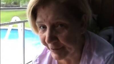 Granny gives a blowjob - nvdvid.com