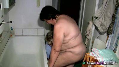 Fat Granny Gets Her Hairy Pussy Washed - hclips.com